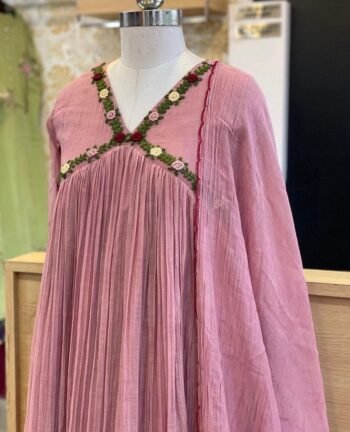Hand embroidered light pink Kurta with dupatta